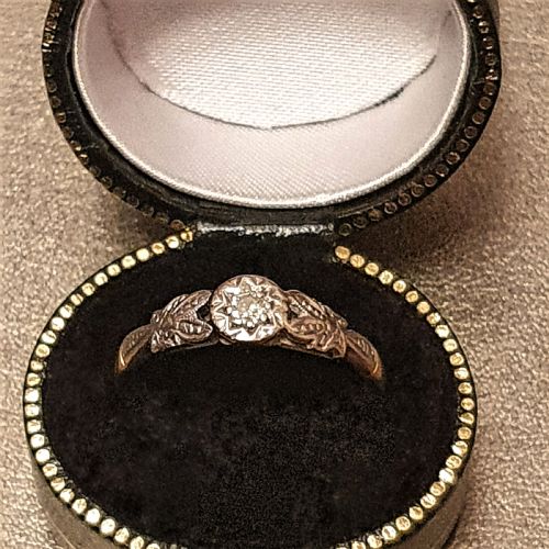 ART DECO RING DIAMOND ON PLATINUM 9CT GOLD WITH PLATINUM LEAF SHOULDERS M - ADDITIONAL PHOTO 5