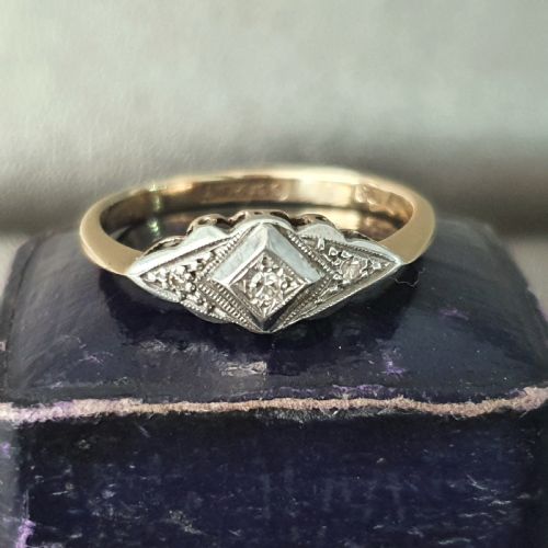 ART DECO RING DIAMOND GEOMETRIC ON PLATINUM 9CT GOLD RAISED RARE DESIGN SIZE O - ADDITIONAL PHOTO 1