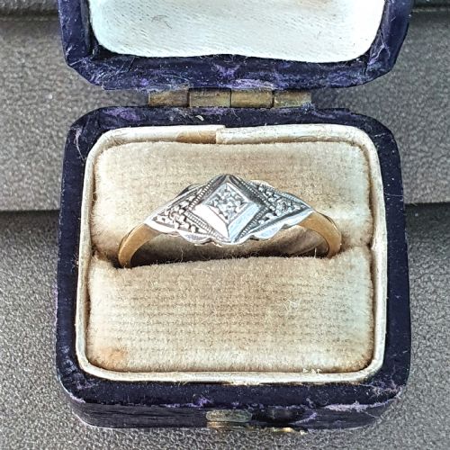 ART DECO RING DIAMOND GEOMETRIC ON PLATINUM 9CT GOLD RAISED RARE DESIGN SIZE O - ADDITIONAL PHOTO 2