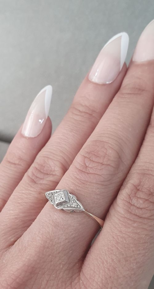 ART DECO RING DIAMOND GEOMETRIC ON PLATINUM 9CT GOLD RAISED RARE DESIGN SIZE O - ADDITIONAL PHOTO 9