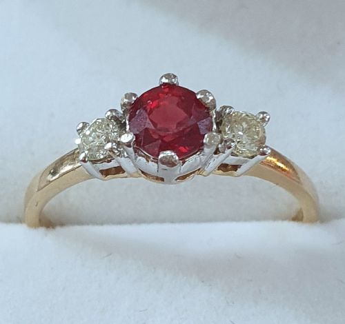vintage 1950s ruby ring diamond 18ct gold trilogy size o - CATEGORY: ANTIQUE JEWELLERY - DATED 1950