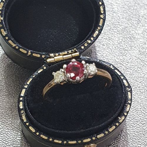 VINTAGE 1950S RUBY RING DIAMOND 18CT GOLD TRILOGY SIZE O - ADDITIONAL PHOTO 2