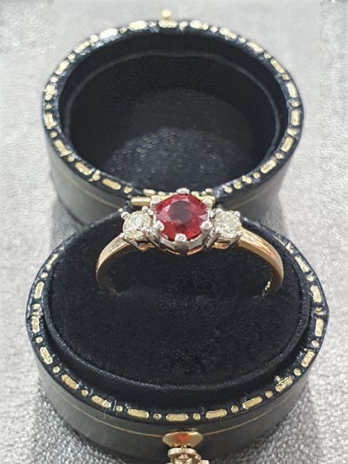 VINTAGE 1950S RUBY RING DIAMOND 18CT GOLD TRILOGY SIZE O - ADDITIONAL PHOTO 3