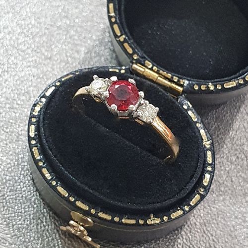 VINTAGE 1950S RUBY RING DIAMOND 18CT GOLD TRILOGY SIZE O - ADDITIONAL PHOTO 4