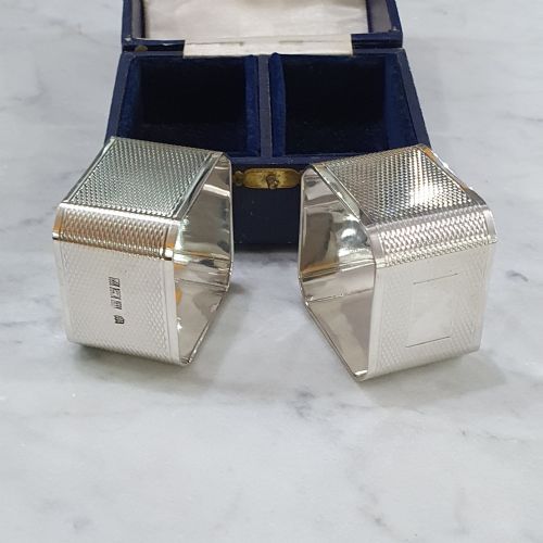 GEO VI PAIR STERLING SILVER BOXED NAPKIN RINGS ENGINE TURNED DESIGN WITH BLANK CARTOUCHE FOR ENGRAVING - ADDITIONAL PHOTO 6