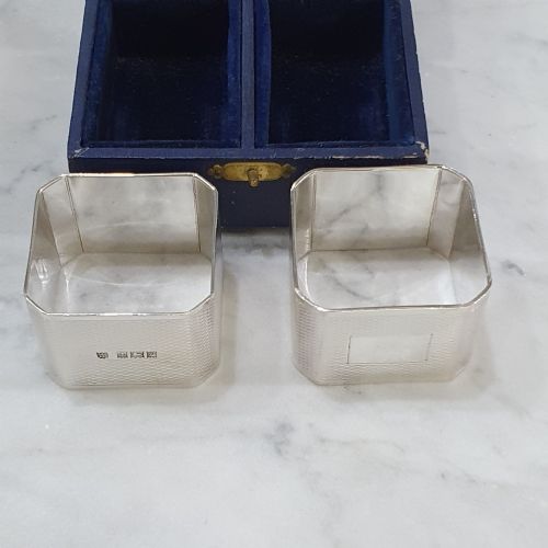 GEO VI PAIR STERLING SILVER BOXED NAPKIN RINGS ENGINE TURNED DESIGN WITH BLANK CARTOUCHE FOR ENGRAVING - ADDITIONAL PHOTO 7