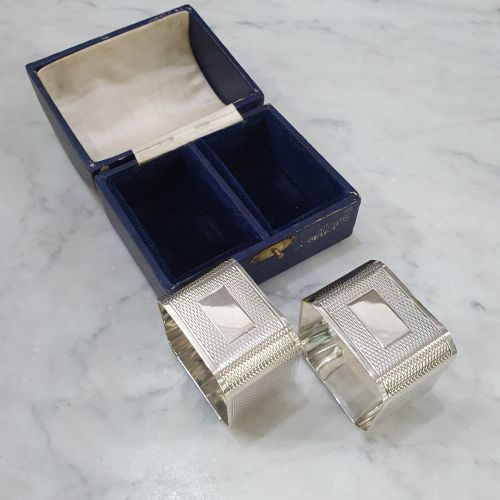 GEO VI PAIR STERLING SILVER BOXED NAPKIN RINGS ENGINE TURNED DESIGN WITH BLANK CARTOUCHE FOR ENGRAVING - ADDITIONAL PHOTO 11
