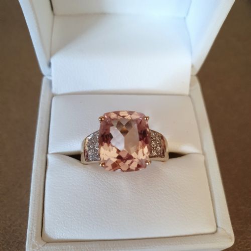 LARGE MORGANITE WITH DIAMOND SHOULDERS ON 9CT GOLD RING SIZE N - ADDITIONAL PHOTO 2