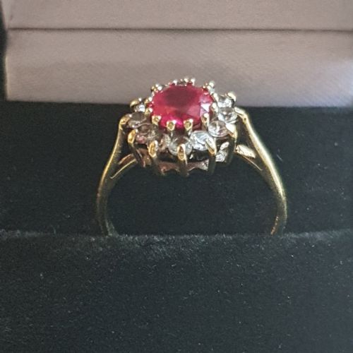 VINTAGE 194050S 1CT RUBY 12 DIAMOND HALO ON STERLING MOUNT 9CT GOLD RING SIZE O - ADDITIONAL PHOTO 4