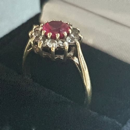VINTAGE 194050S 1CT RUBY 12 DIAMOND HALO ON STERLING MOUNT 9CT GOLD RING SIZE O - ADDITIONAL PHOTO 5