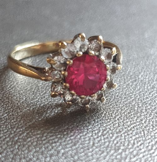 VINTAGE 194050S 1CT RUBY 12 DIAMOND HALO ON STERLING MOUNT 9CT GOLD RING SIZE O - ADDITIONAL PHOTO 7