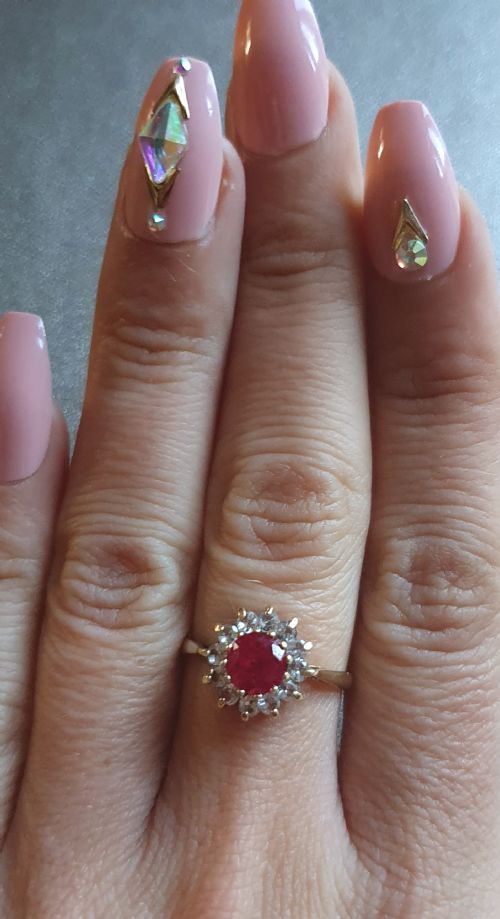 VINTAGE 194050S 1CT RUBY 12 DIAMOND HALO ON STERLING MOUNT 9CT GOLD RING SIZE O - ADDITIONAL PHOTO 9