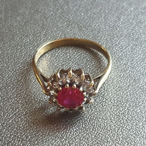 VINTAGE 194050S 1CT RUBY 12 DIAMOND HALO ON STERLING MOUNT 9CT GOLD RING SIZE O - ADDITIONAL PHOTO 13