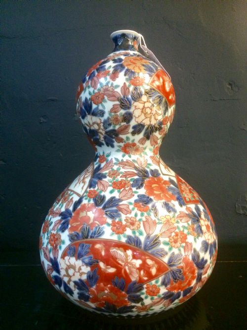 LARGE VINTAGE IMARI DOUBLE GOURD VASE - ADDITIONAL PHOTO 1