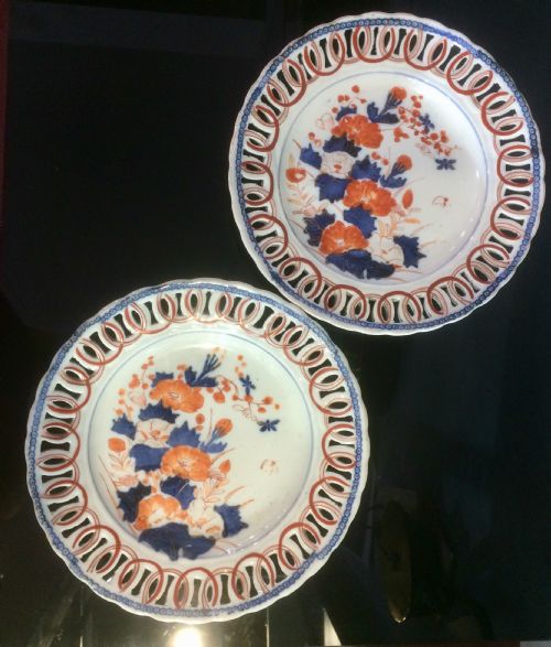 pair of meiji period imari pierced dishes - CATEGORY: ANTIQUE PLATES - DATED 19TH CENTURY