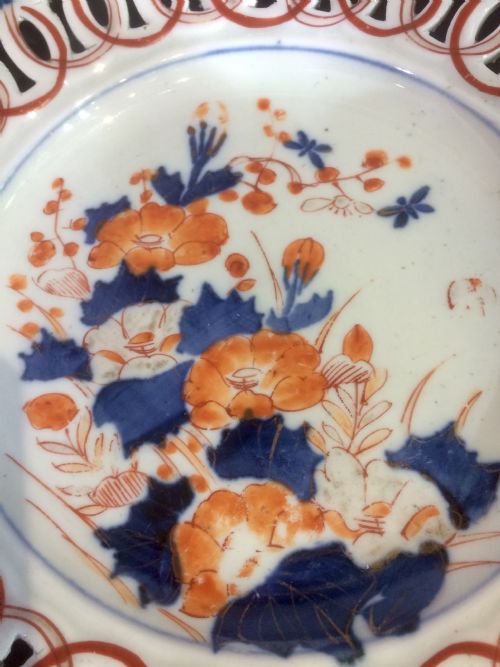 PAIR OF MEIJI PERIOD IMARI PIERCED DISHES - ADDITIONAL PHOTO 5