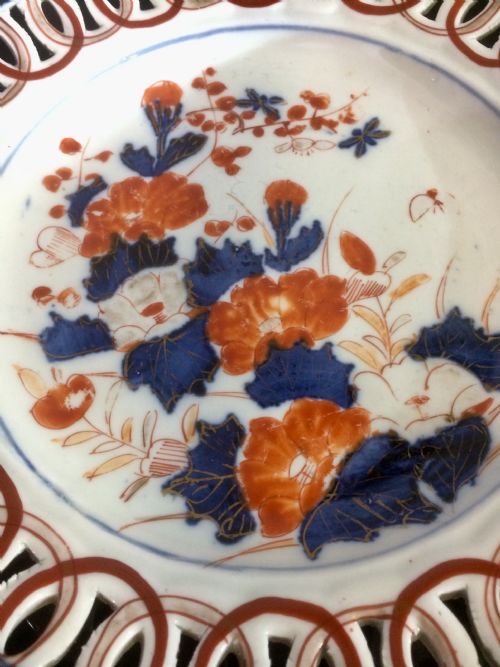 PAIR OF MEIJI PERIOD IMARI PIERCED DISHES - ADDITIONAL PHOTO 6