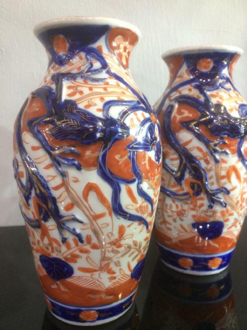 PAIR OF MEIJI PERIOD IMARI VASES - ADDITIONAL PHOTO 1
