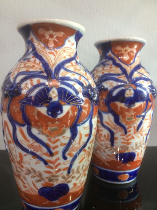 PAIR OF MEIJI PERIOD IMARI VASES - ADDITIONAL PHOTO 2