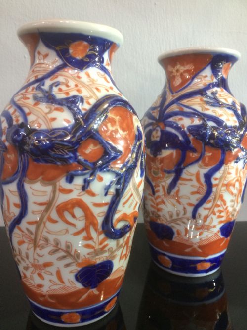 PAIR OF MEIJI PERIOD IMARI VASES - ADDITIONAL PHOTO 3
