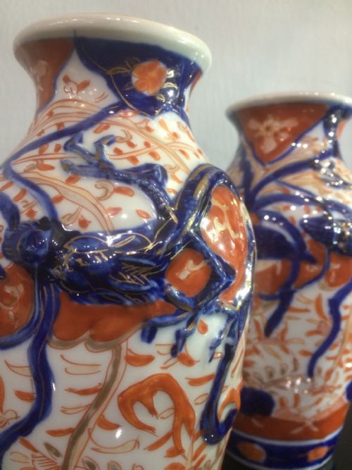 PAIR OF MEIJI PERIOD IMARI VASES - ADDITIONAL PHOTO 4