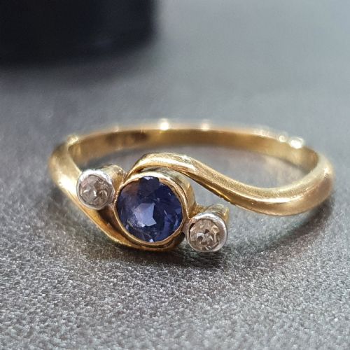 ART DECO SAPPHIRE DIAMOND RING 18CT GOLD SWIRL TRILOGY SIZE L - ADDITIONAL PHOTO 5