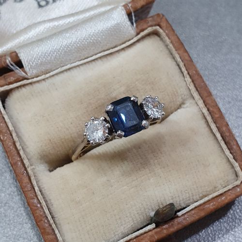 ART DECO SAPPHIRE 12CT DIAMOND 18CT GOLD RING TRILOGY SIZE L - ADDITIONAL PHOTO 4