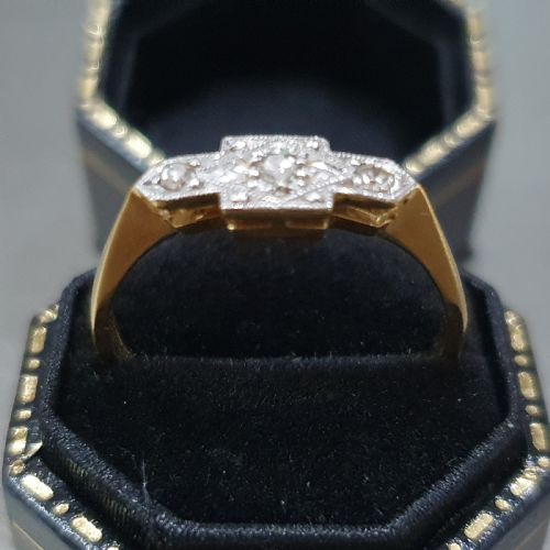 ART DECO PLATINUM SET DIAMOND GEOMETRIC TRILOGY 18CT GOLD RING SIZE N - ADDITIONAL PHOTO 5