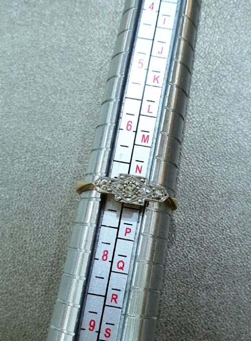 ART DECO PLATINUM SET DIAMOND GEOMETRIC TRILOGY 18CT GOLD RING SIZE N - ADDITIONAL PHOTO 7