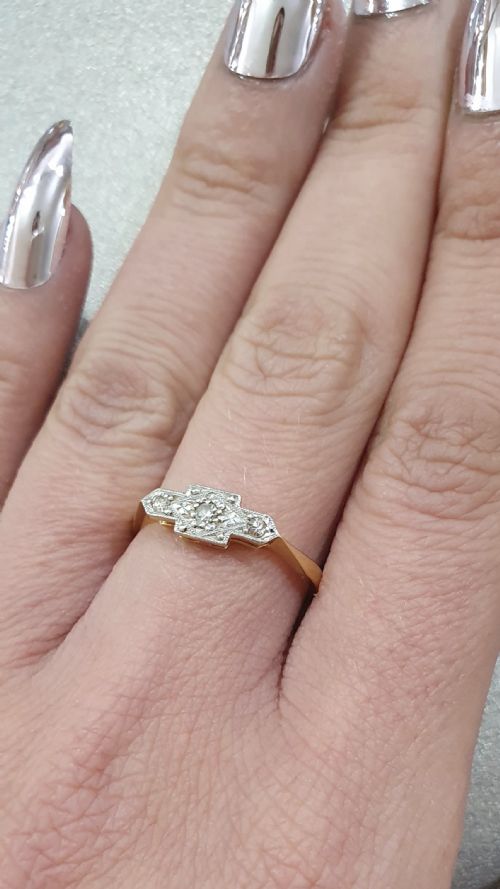 ART DECO PLATINUM SET DIAMOND GEOMETRIC TRILOGY 18CT GOLD RING SIZE N - ADDITIONAL PHOTO 9