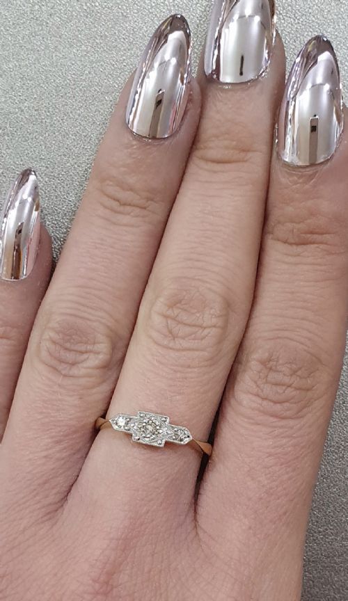 ART DECO PLATINUM SET DIAMOND GEOMETRIC TRILOGY 18CT GOLD RING SIZE N - ADDITIONAL PHOTO 10