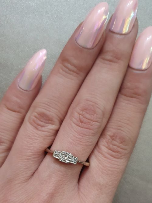ART DECO PALLADIUM SET DIAMONDS GEOMETRIC DESIGN ON 9CT GOLD RING SIZE R - ADDITIONAL PHOTO 4