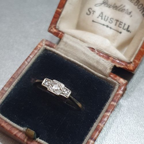 ART DECO PALLADIUM SET DIAMONDS GEOMETRIC DESIGN ON 9CT GOLD RING SIZE R - ADDITIONAL PHOTO 15