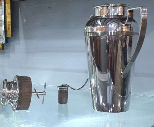 ART DECO JAMES DIXON SONS ENGINE TURNED COCKTAIL SHAKER WITH CORK STOPPER HANDLE POURING SPOUT SILVER PLATED C1930S - ADDITIONAL PHOTO 9