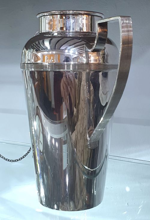 ART DECO JAMES DIXON SONS ENGINE TURNED COCKTAIL SHAKER WITH CORK STOPPER HANDLE POURING SPOUT SILVER PLATED C1930S - ADDITIONAL PHOTO 10