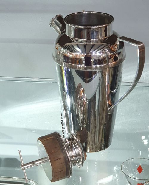 ART DECO JAMES DIXON SONS ENGINE TURNED COCKTAIL SHAKER WITH CORK STOPPER HANDLE POURING SPOUT SILVER PLATED C1930S - ADDITIONAL PHOTO 14