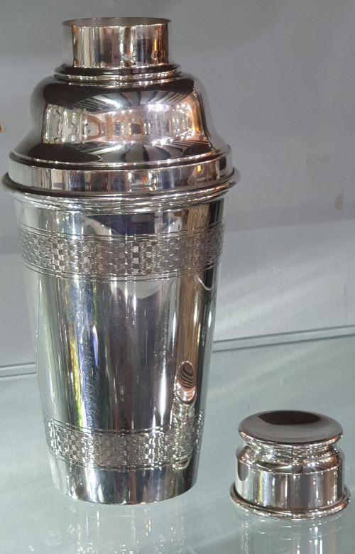 ART DECO STYLISED ENGINE TURNED DESIGN COCKTAIL SHAKER EPNS C1930S - ADDITIONAL PHOTO 2