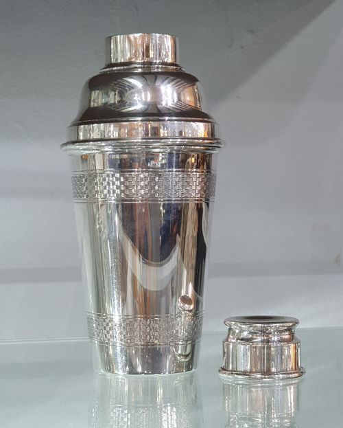 ART DECO STYLISED ENGINE TURNED DESIGN COCKTAIL SHAKER EPNS C1930S - ADDITIONAL PHOTO 3