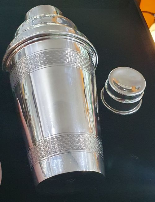 ART DECO STYLISED ENGINE TURNED DESIGN COCKTAIL SHAKER EPNS C1930S - ADDITIONAL PHOTO 7