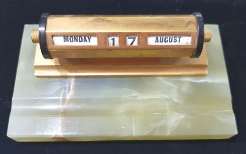 ART DECO PERPETUAL DESK CALENDAR ON ONYX BASE WITH PEN SLOT C1930S - ADDITIONAL PHOTO 2