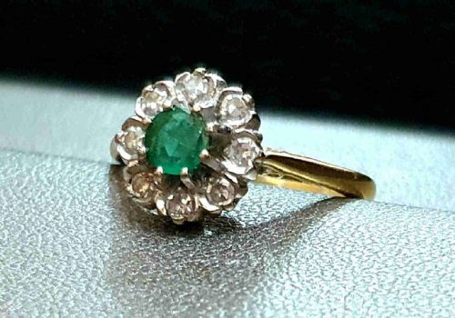 art deco emerald diamond 18ct gold flower halo ring size m - CATEGORY: ANTIQUE JEWELLERY - DATED 1930