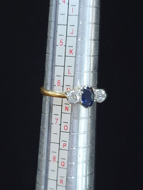 1930S ART DECO SAPPHIRE DIAMOND 18CT GOLD TRILOGY RING SIZE M - ADDITIONAL PHOTO 5