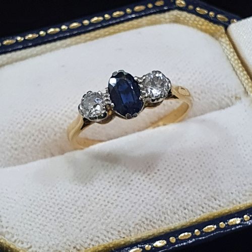 1930S ART DECO SAPPHIRE DIAMOND 18CT GOLD TRILOGY RING SIZE M - ADDITIONAL PHOTO 15