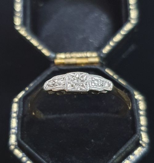 ART DECO PLATINUM SET DIAMOND GEOMETRIC STARBURST DESIGN ON 9CT GOLD RING SIZE Q - ADDITIONAL PHOTO 1