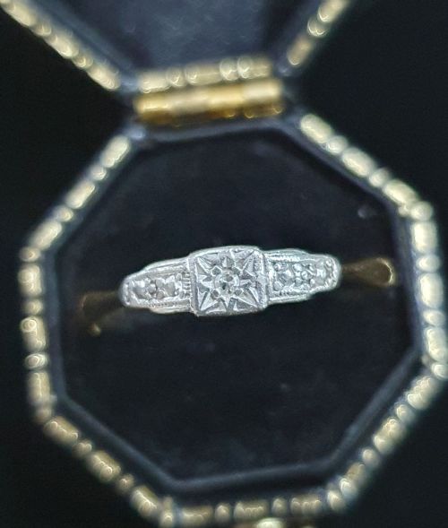 ART DECO PLATINUM SET DIAMOND GEOMETRIC STARBURST DESIGN ON 9CT GOLD RING SIZE Q - ADDITIONAL PHOTO 2
