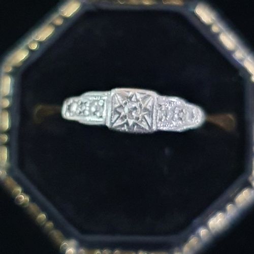 ART DECO PLATINUM SET DIAMOND GEOMETRIC STARBURST DESIGN ON 9CT GOLD RING SIZE Q - ADDITIONAL PHOTO 3