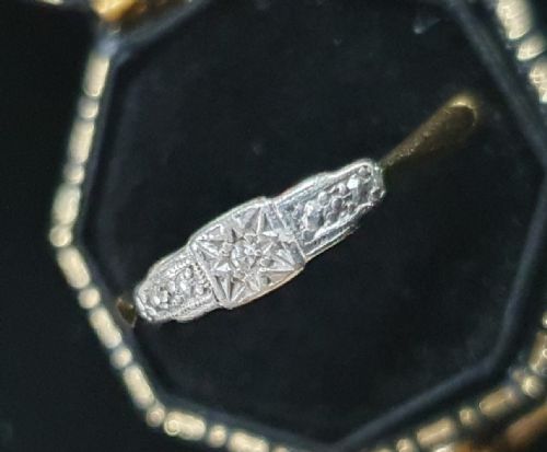 ART DECO PLATINUM SET DIAMOND GEOMETRIC STARBURST DESIGN ON 9CT GOLD RING SIZE Q - ADDITIONAL PHOTO 14