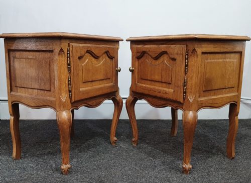 FRENCH LIGHT OAK EARLY 1900S LOW BEDSIDE TABLES CABINETS - ADDITIONAL PHOTO 2
