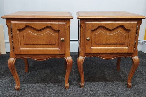 FRENCH LIGHT OAK EARLY 1900S LOW BEDSIDE TABLES CABINETS - ADDITIONAL PHOTO 3