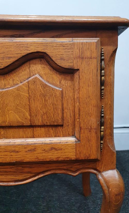 FRENCH LIGHT OAK EARLY 1900S LOW BEDSIDE TABLES CABINETS - ADDITIONAL PHOTO 12